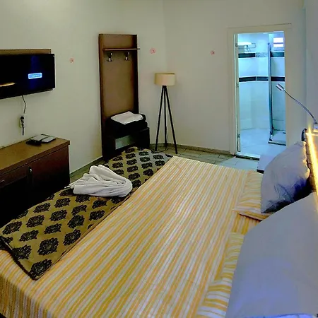 Cleopatra Hotell 3*