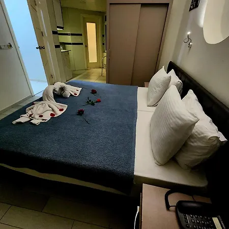 Cleopatra Hotell 3*
